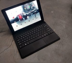 Chuwi Vi-10 Plus with keyboard dock screen on