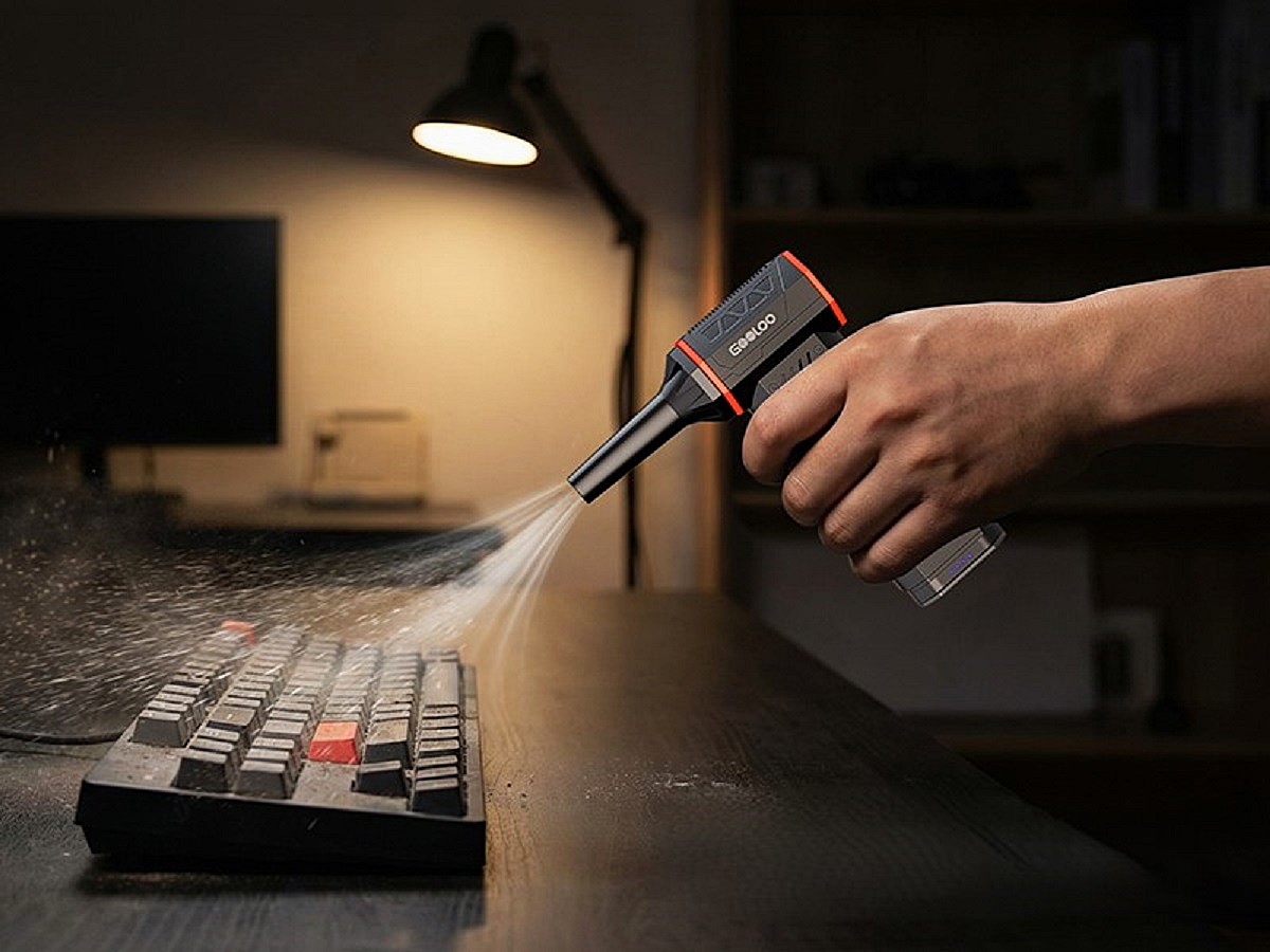 Gooloo F5S handheld compressed air duster used to clean keyboard