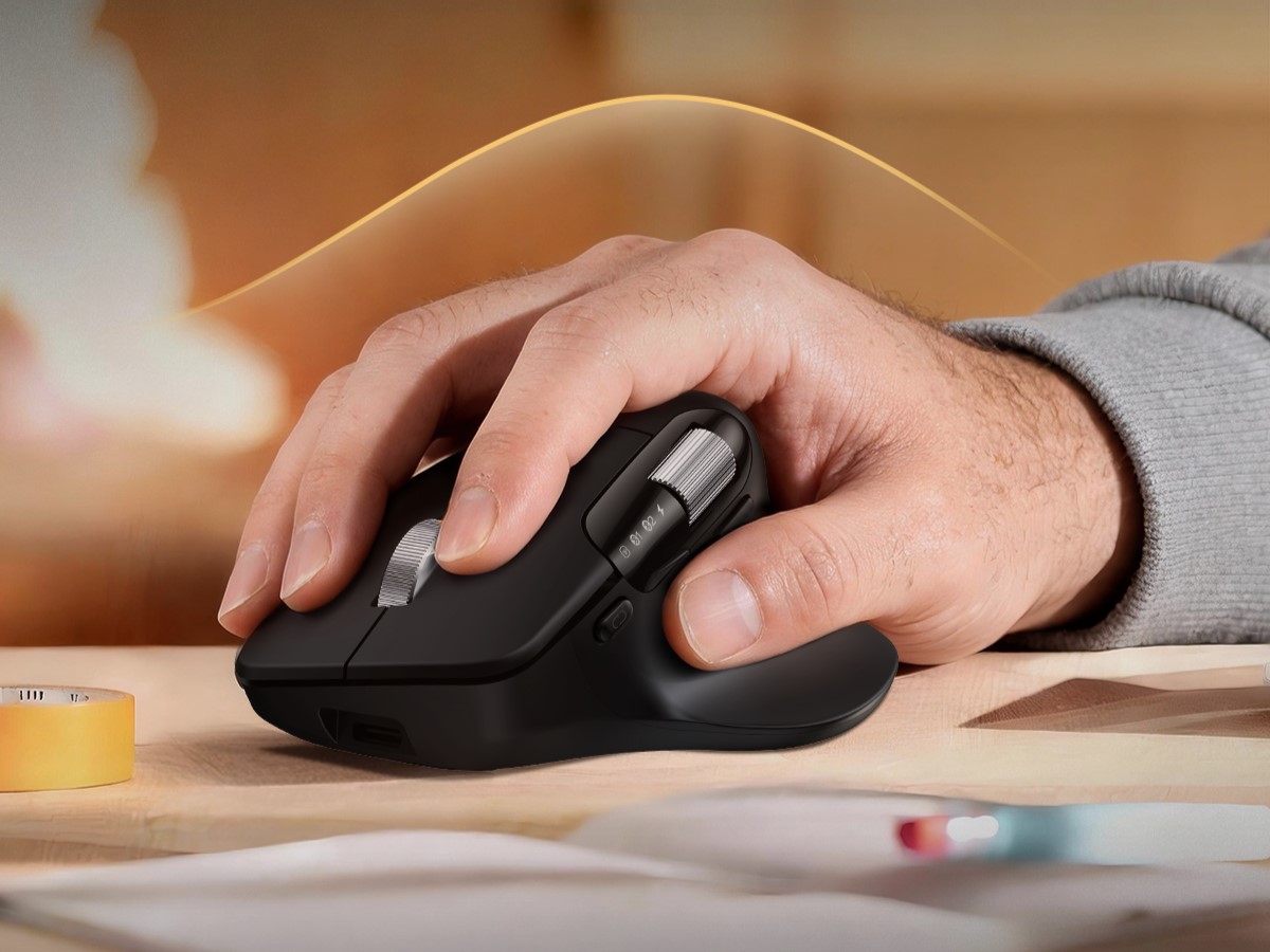 ProtoArc EM25 ergonomic mouse in use at desk
